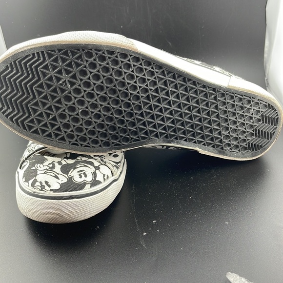 Disney Mickey Mouse Sneakers - Picture 2 of 3